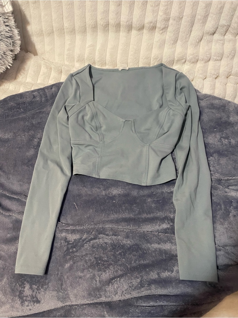 long sleeve cropped top !!🪽